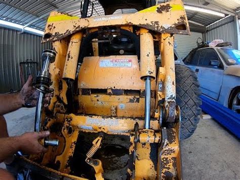 mustang skid steer hydro drive leaking|mustang 2040 hydraulic cylinder repair.